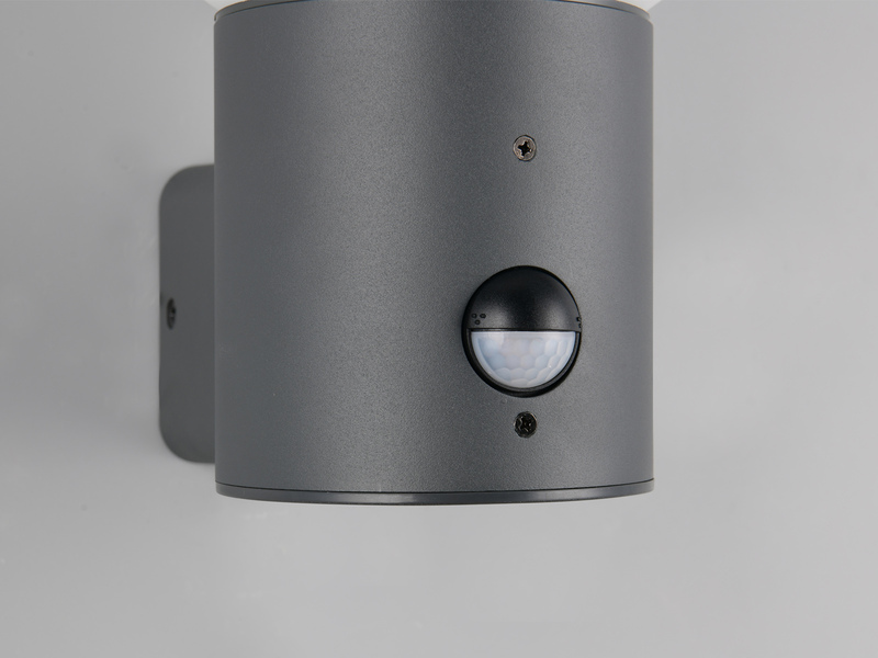 Außenwandleuchte MURES in Anthrazit mit Glaskugel & Bewegungsmelder, Höhe 28cm