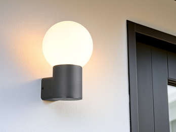 LED Außenwandleuchte aus Aluminium in Anthrazit mit Glaskugel, Höhe 28cm