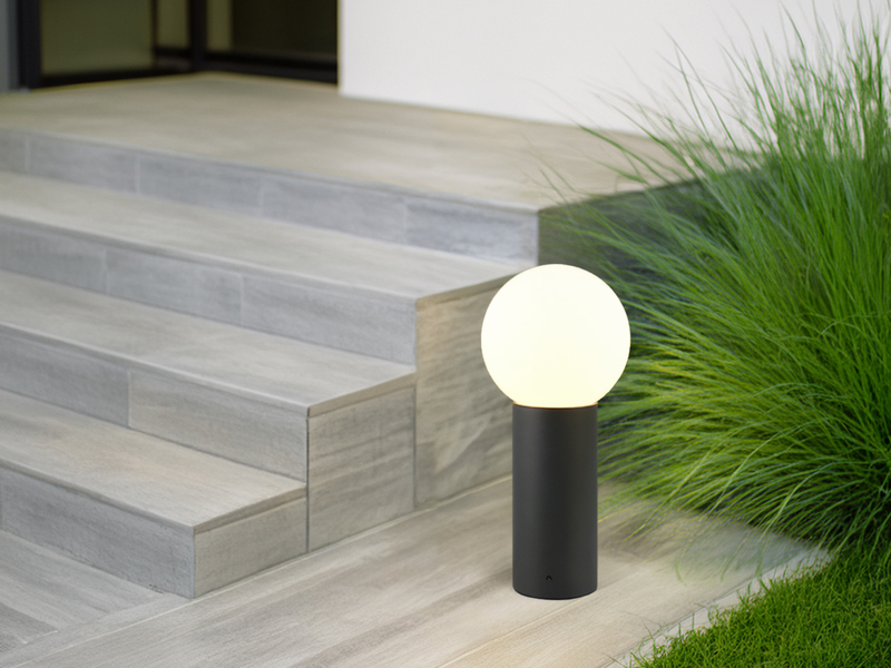 LED Sockelleuchte aus Aluminium in Anthrazit mit Glaskugel, Höhe 40cm