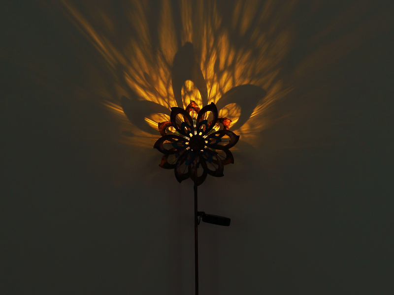 Solar Gartenstecker Windrad mit Erdspieß in Kupfer patiniert & Blau, Höhe 92cm