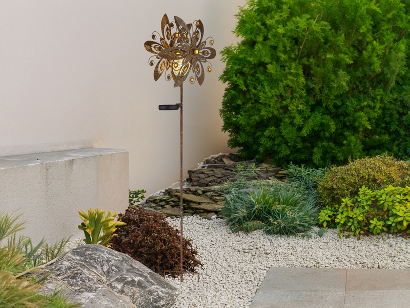 Solar Gartenstecker Windspiel mit Erdspieß aus Metall in Rostoptik, Höhe 124cm