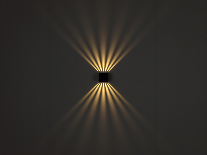 Kleine LED Außenwandleuchte ILLI Würfel aus Aluminium in Anthrazit, 10x10cm