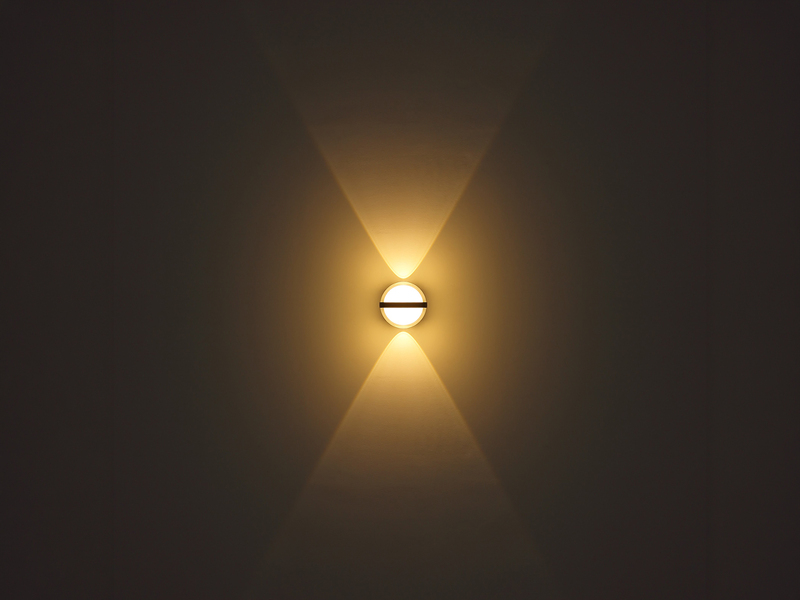 Kleine LED Außenwandleuchte ILLI Kugel aus Aluminium in Anthrazit, Höhe 11cm