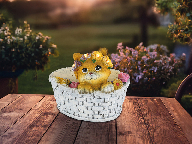 Verspielte LED Deko Solarleuchte Katze und Blumen im Korb, Höhe 15cm