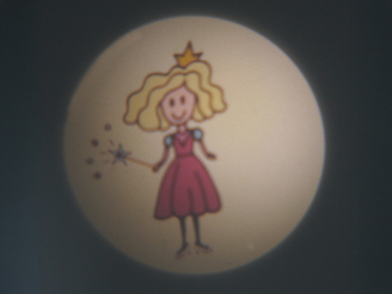 Kinderzimmer Nachtlicht PRINZESSIN (6 Motive) Taschen-Projektor Batterie H: 15cm