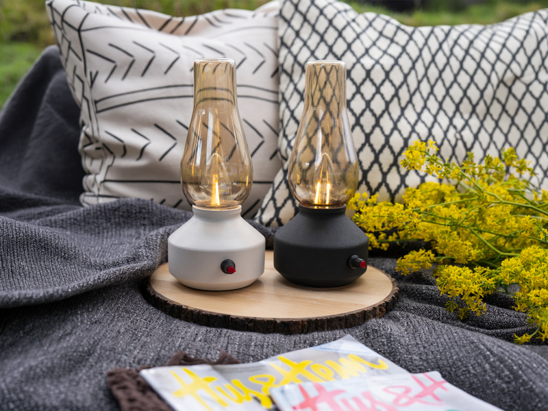 Outdoor LED Akku Tischleuchte USB aufladbar, Weiß mit Rauchglas, Höhe 24,5cm