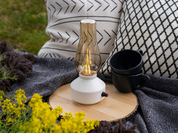 Outdoor LED Akku Tischleuchte USB aufladbar, Weiß mit Rauchglas, Höhe 24,5cm