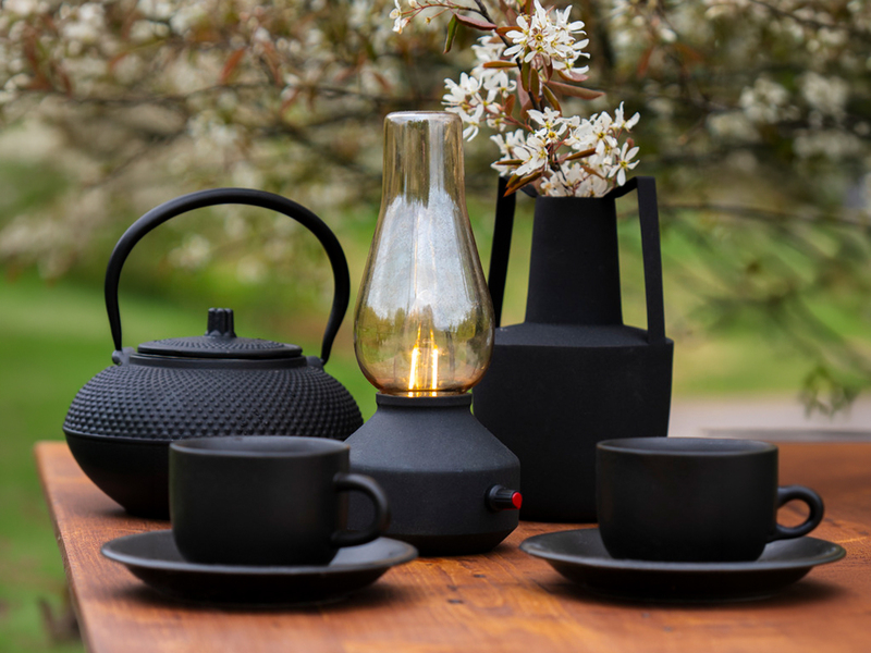 LED Akku Tischleuchte für Innen & Außen, Schwarz mit Rauchglas, Höhe 24,5cm