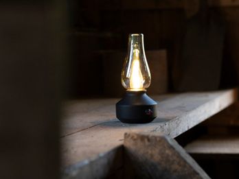 LED Akku Tischleuchte für Innen & Außen, Schwarz mit Rauchglas, Höhe 24,5cm