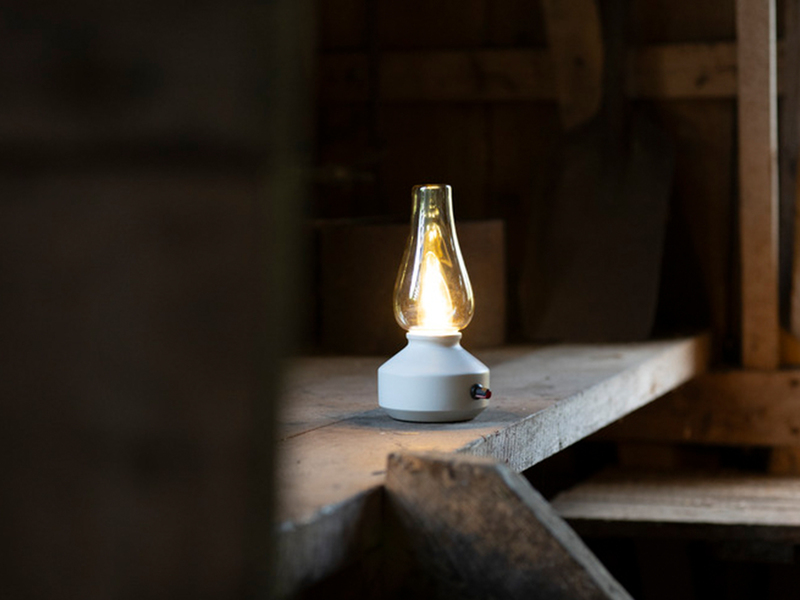 LED Akku Tischleuchte für Innen & Außen, Weiß mit Rauchglas, Höhe 24,5cm