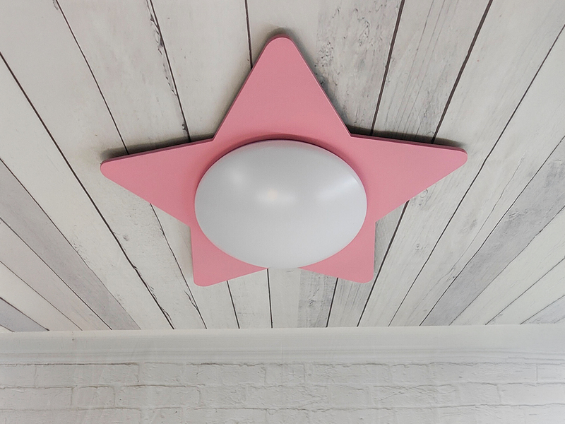 Deckenleuchte Stern fürs Kinderzimmer mit Holz in Pastellrosé, Ø 53cm & E27 LED