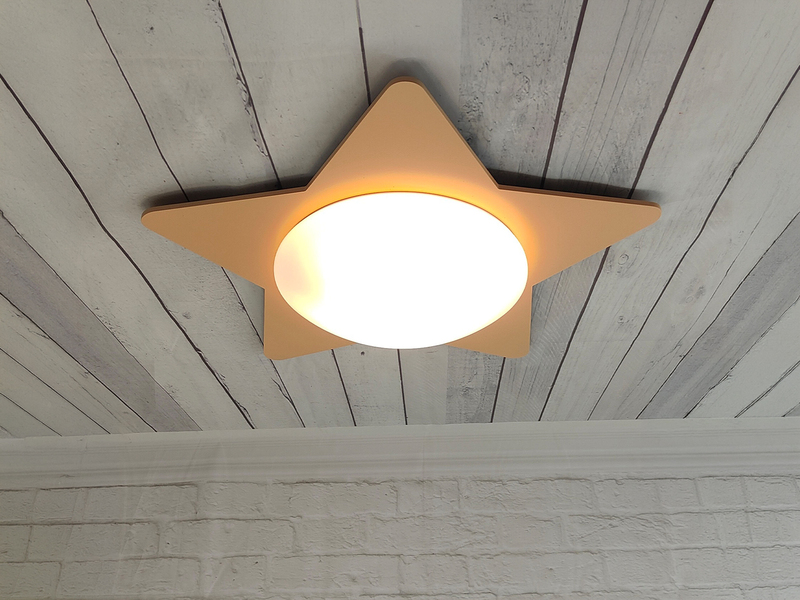 Deckenleuchte Stern fürs Kinderzimmer mit Holz Pfirsichfarben, Ø 53cm & E27 LED