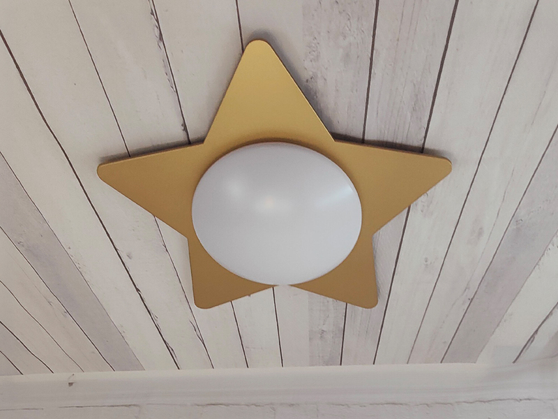 Deckenleuchte Stern fürs Kinderzimmer mit Holz in Gold, Ø 53cm & E27 LED