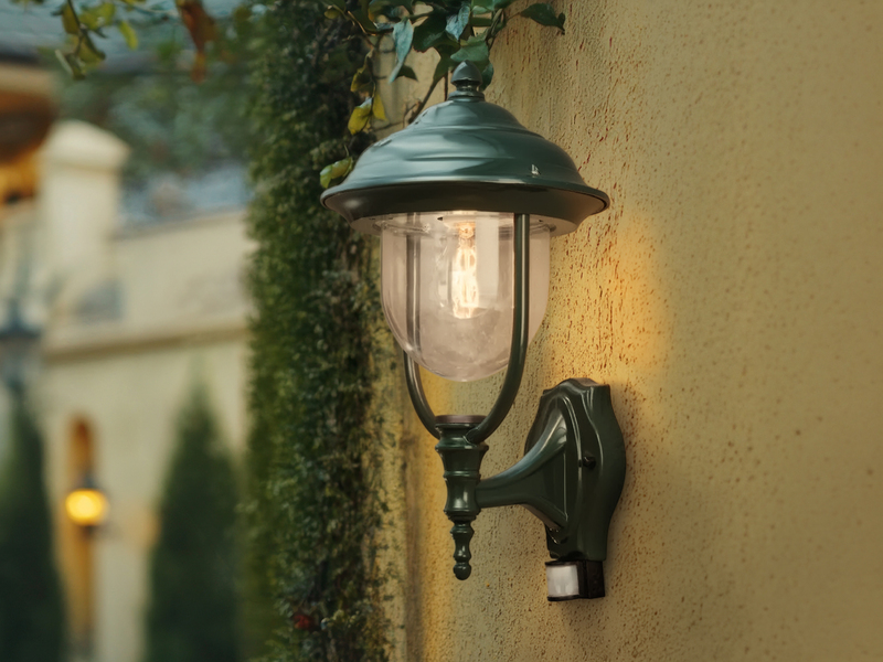 Landhausstil Außenwandleuchte PARMA Grün mit Bewegungsmelder, Höhe 48cm