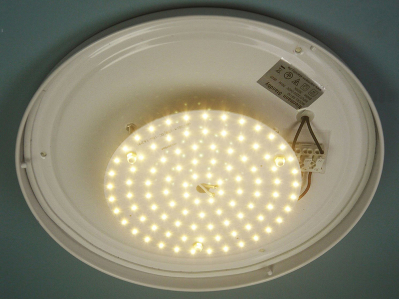 LED-Deckenleuchte rund, Opalglas matt, Dekorring Messing poliert, Ø 30cm