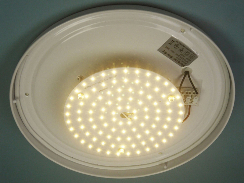 LED-Deckenleuchte rund, Schliffglas satiniert, Dekorring Messing matt, Ø 25cm