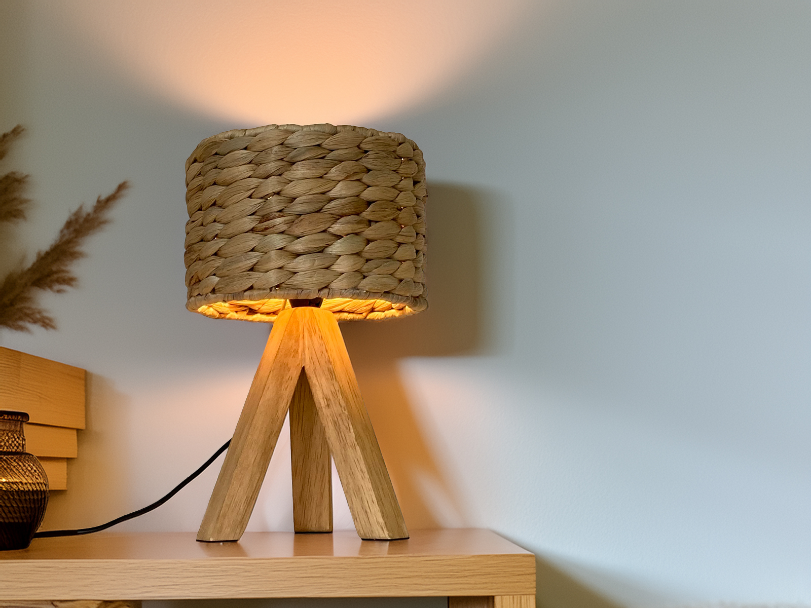 Nachttischlampen skandinavisch mit Dreibein Holzfuß & Lampenschirm Korbgeflecht - Bild 17 von 17